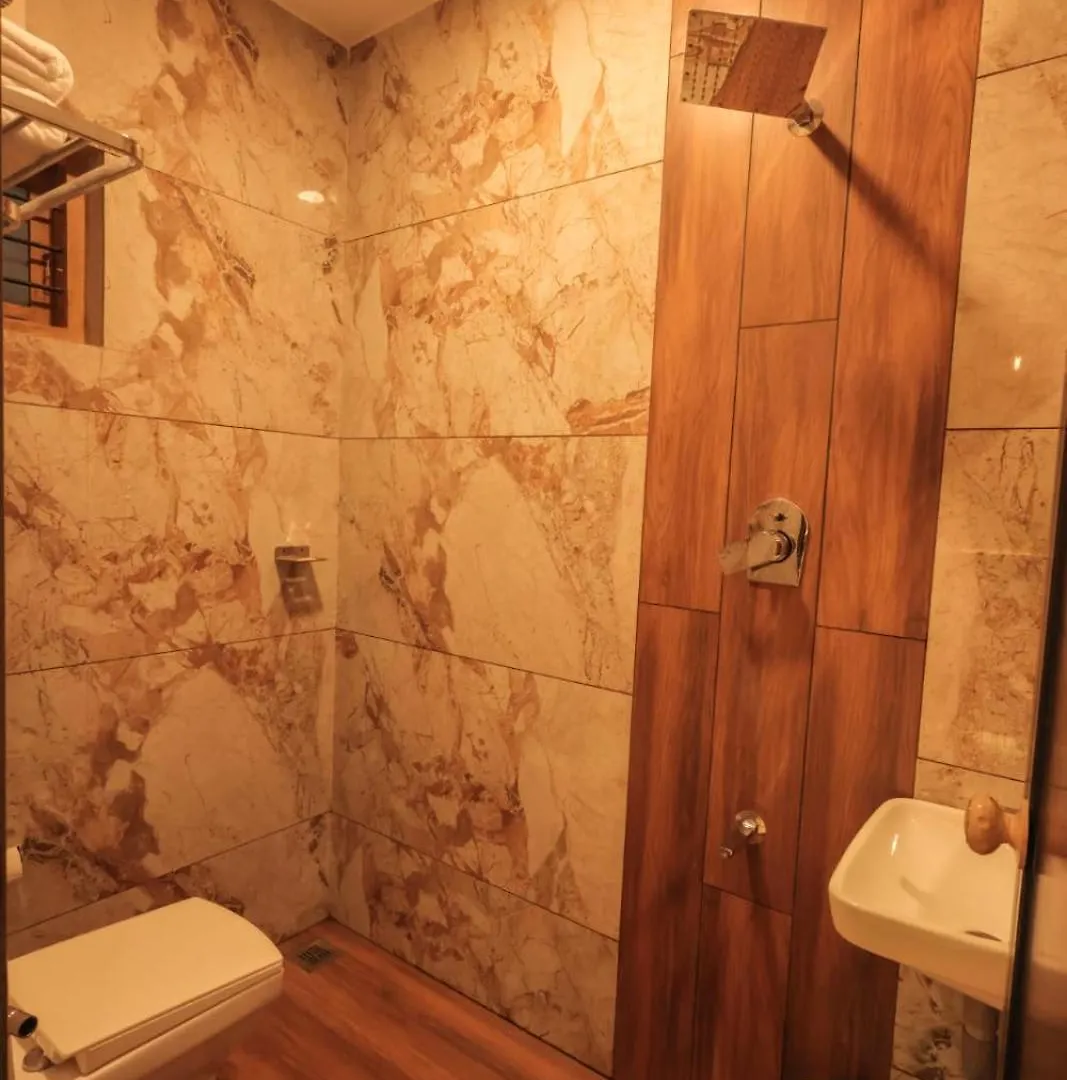 Galaxy International Inn ムンナル
